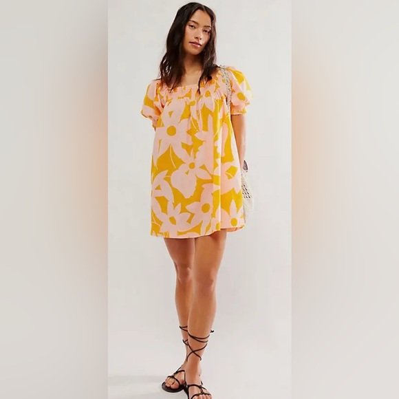 Free People Dresses & Skirts - NWOT FP Milla Floral dress side pockets‎ square neck boho resort vacation size M